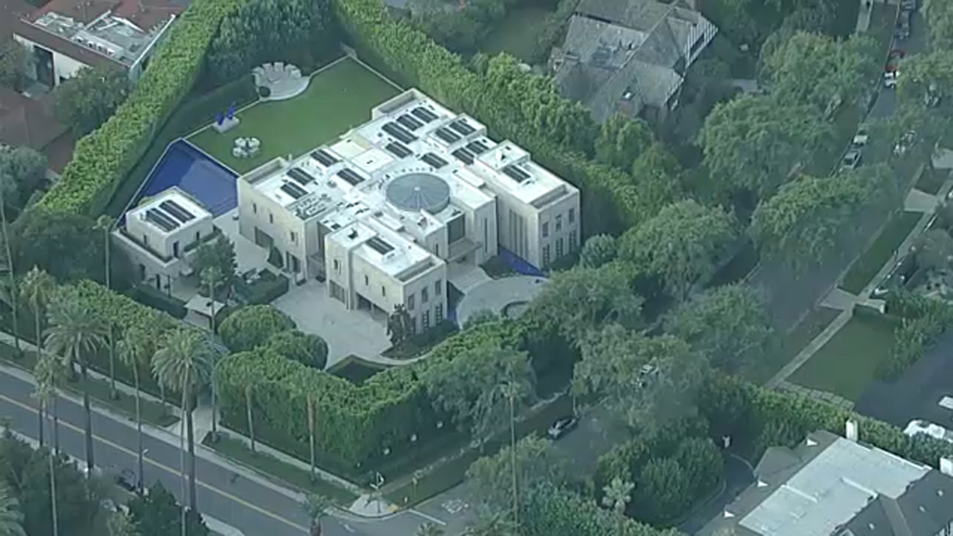 FBI serves search warrant tied to Eric Swalwell investigation at mansion in Beverly Hills
       — Buffalo Grove Community news